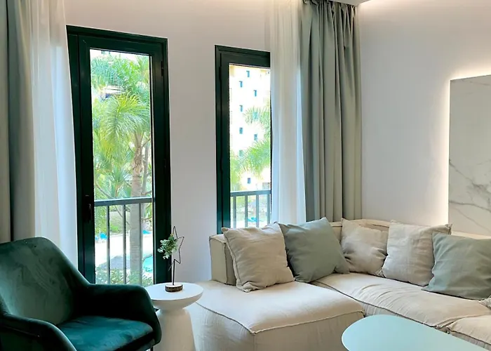 Апартаменты Luxury Blue Coast Seaside Retreat